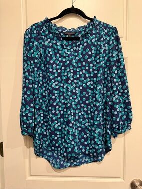 41 Hawthorn Split V-Neck with Ruffle Collar